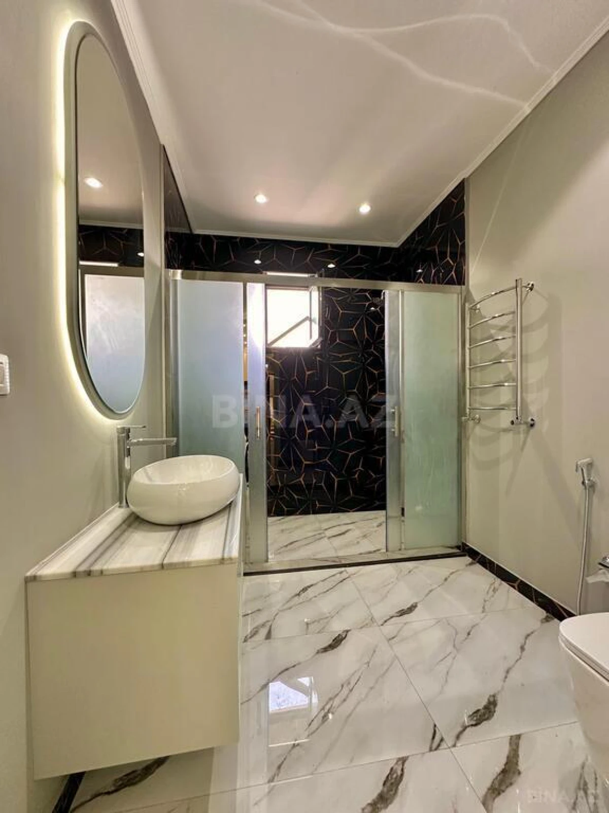 Satılır 5 otaqlı həyət evi 350 m²