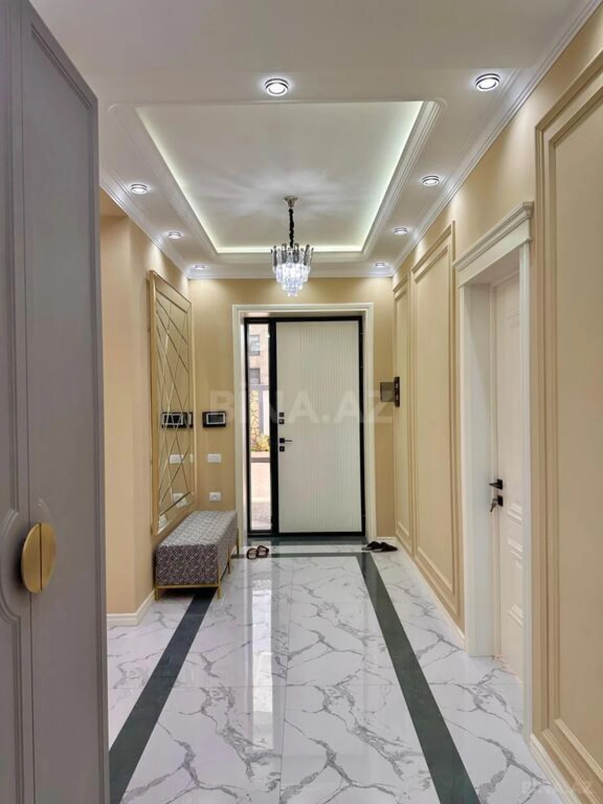 Satılır 5 otaqlı həyət evi 350 m²