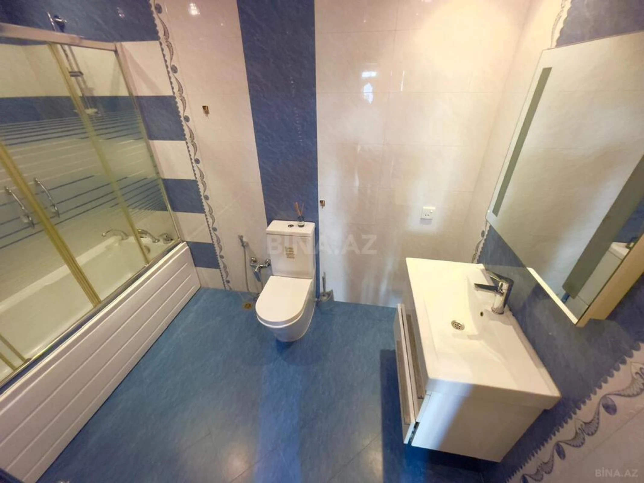 Kirayə verilir 3 otaqlı mənzil 165 m²