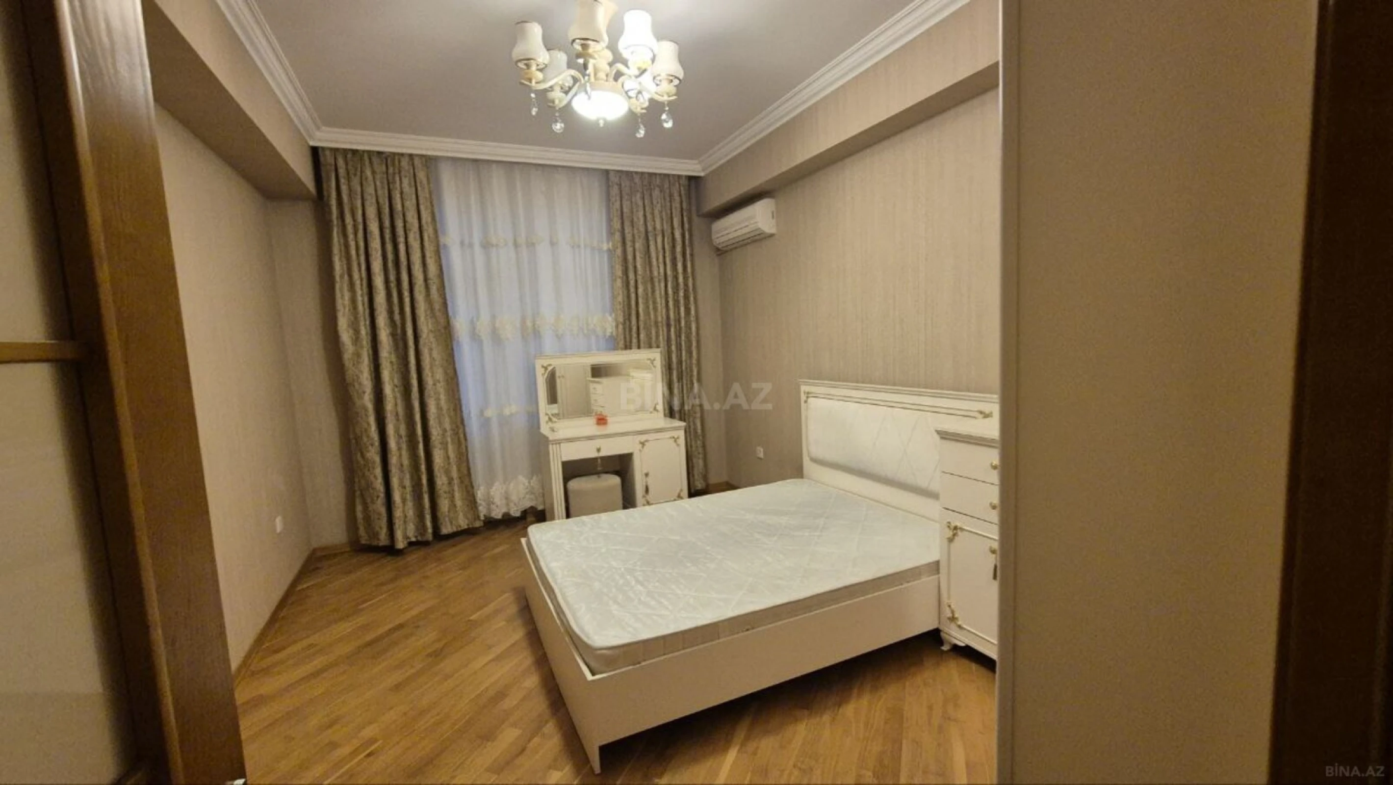 Kirayə verilir 3 otaqlı mənzil 165 m²
