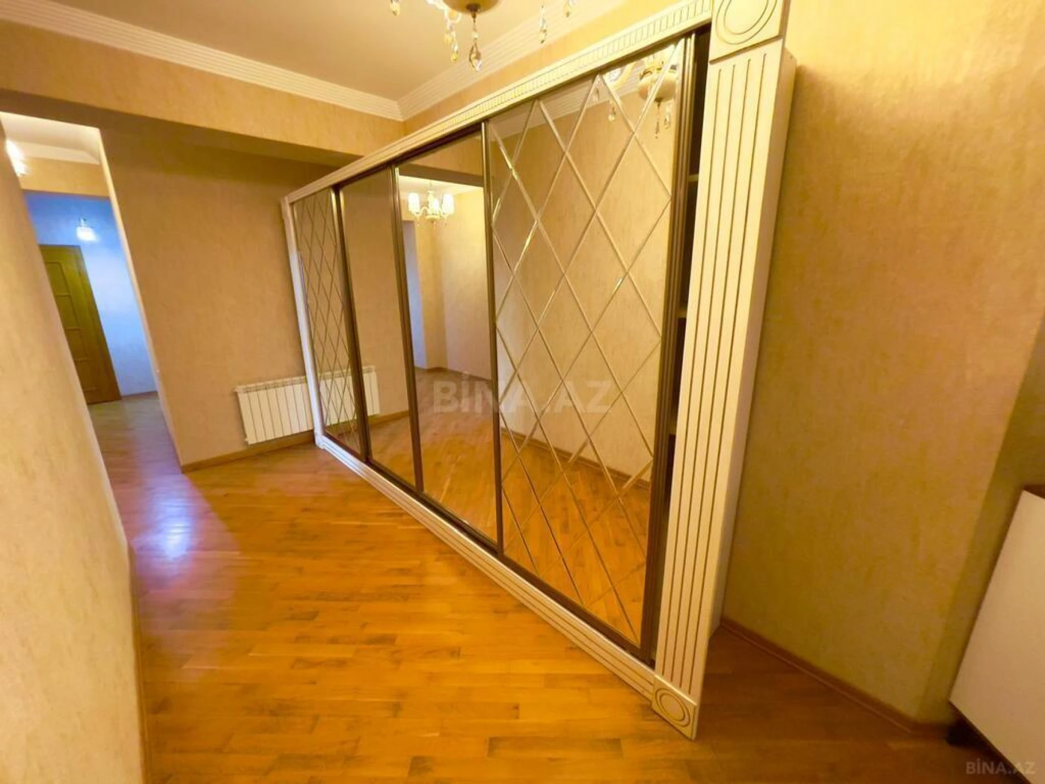 Kirayə verilir 3 otaqlı mənzil 165 m²