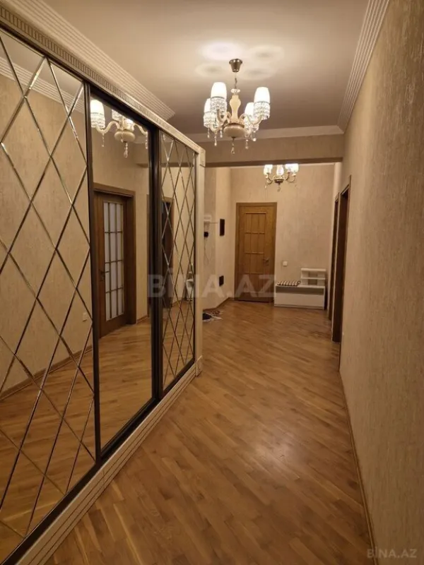 Kirayə verilir 3 otaqlı mənzil 165 m²