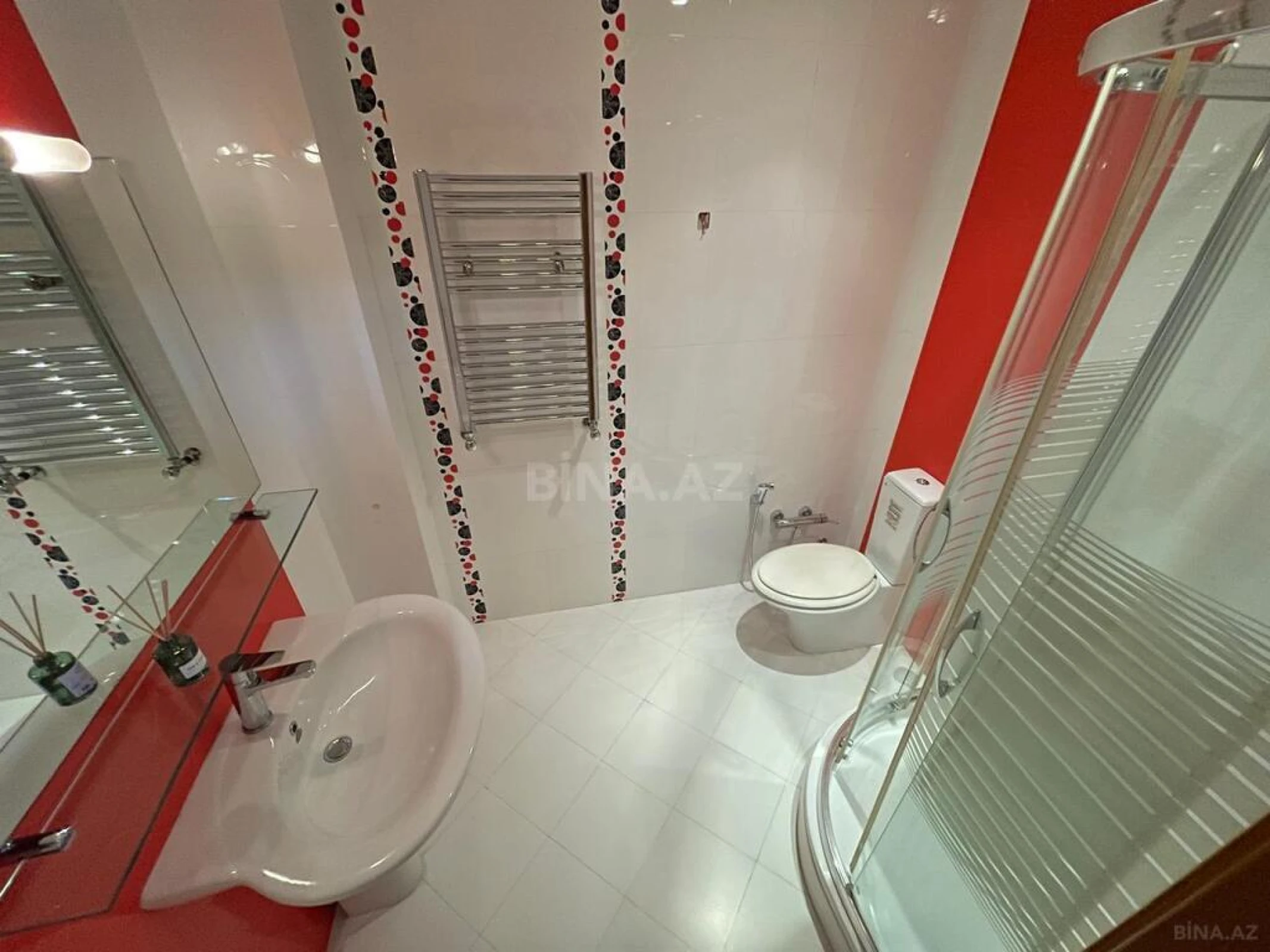 Kirayə verilir 3 otaqlı mənzil 165 m²