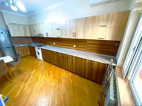 Kirayə verilir 3 otaqlı mənzil 165 m²