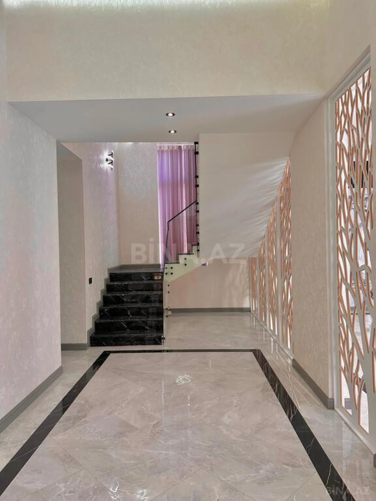 Satılır 6 otaqlı həyət evi 400 m²