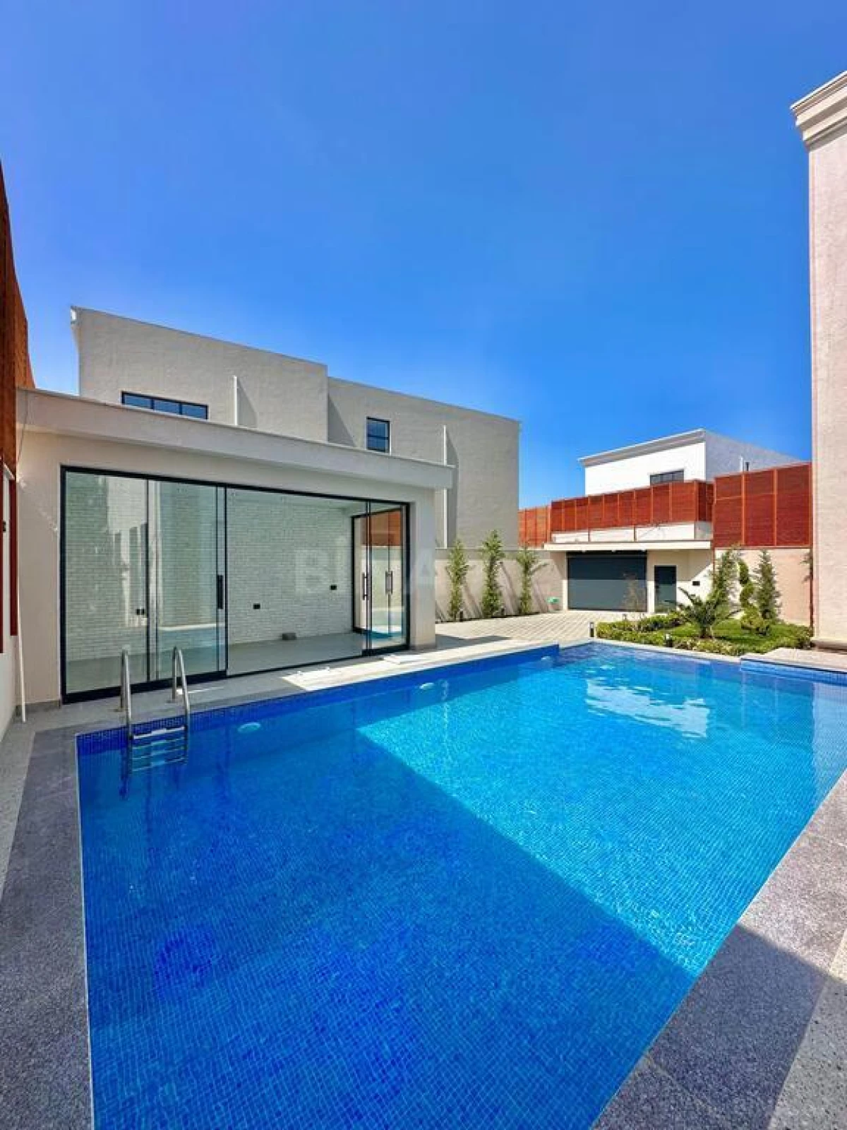 Satılır 6 otaqlı həyət evi 400 m²