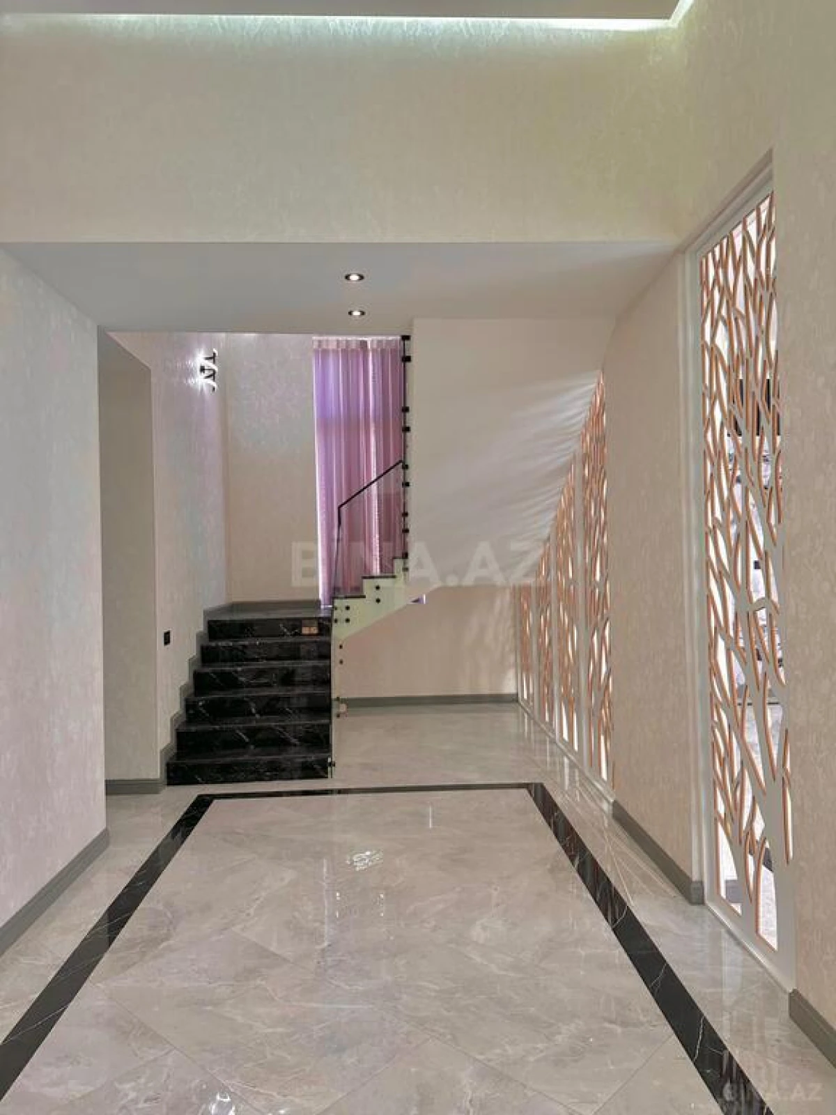 Satılır 6 otaqlı həyət evi 400 m²