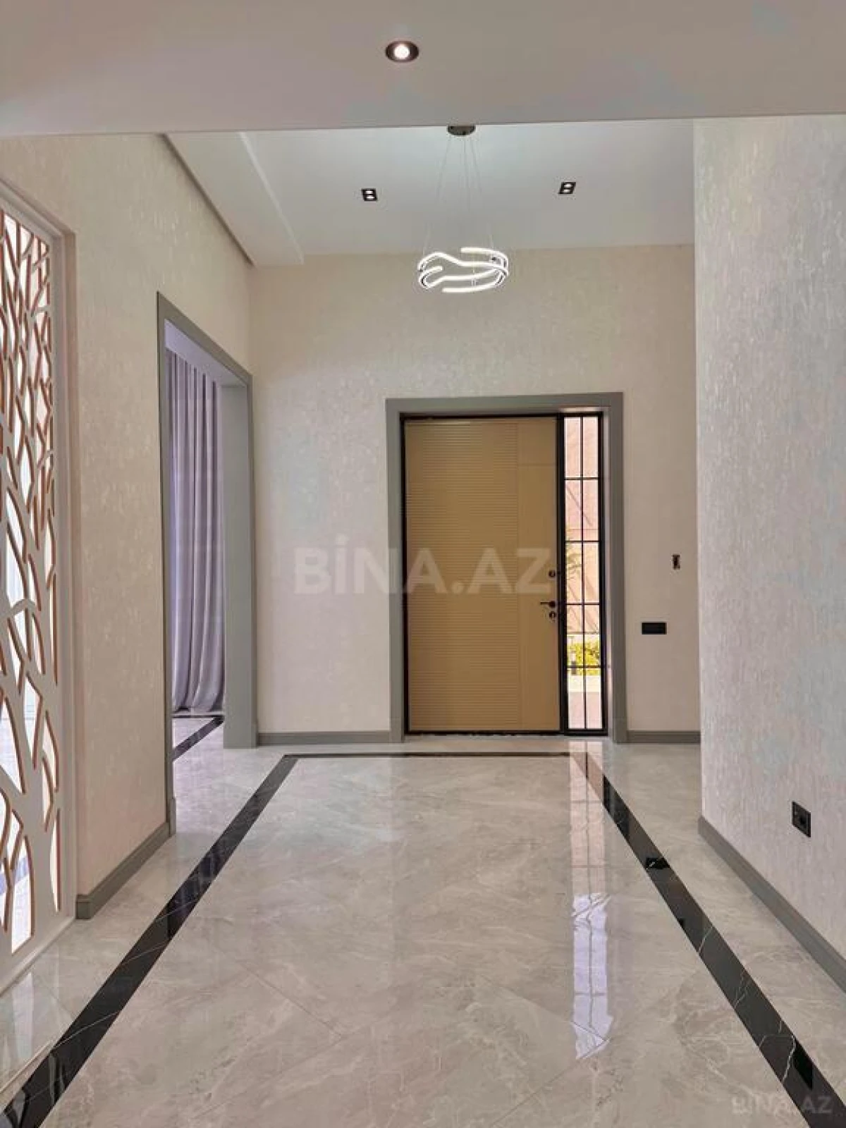 Satılır 6 otaqlı həyət evi 400 m²