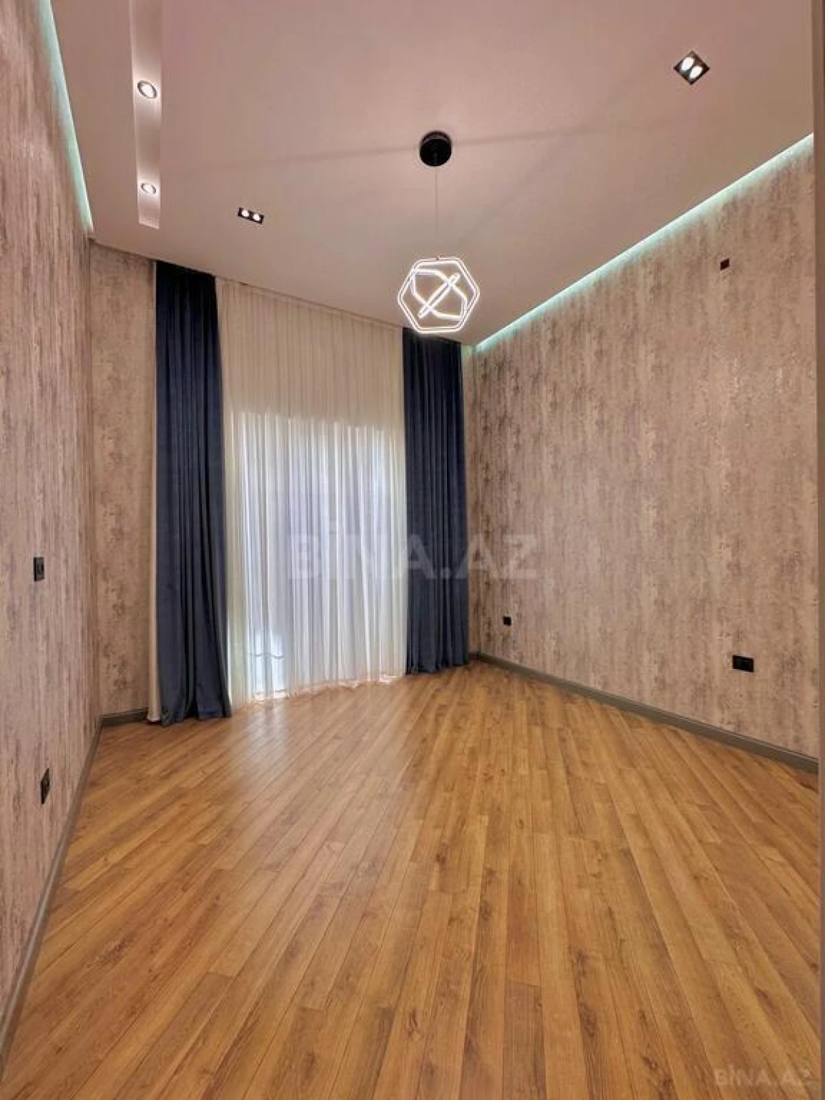 Satılır 6 otaqlı həyət evi 400 m²