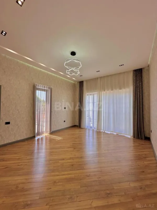 Satılır 6 otaqlı həyət evi 400 m²