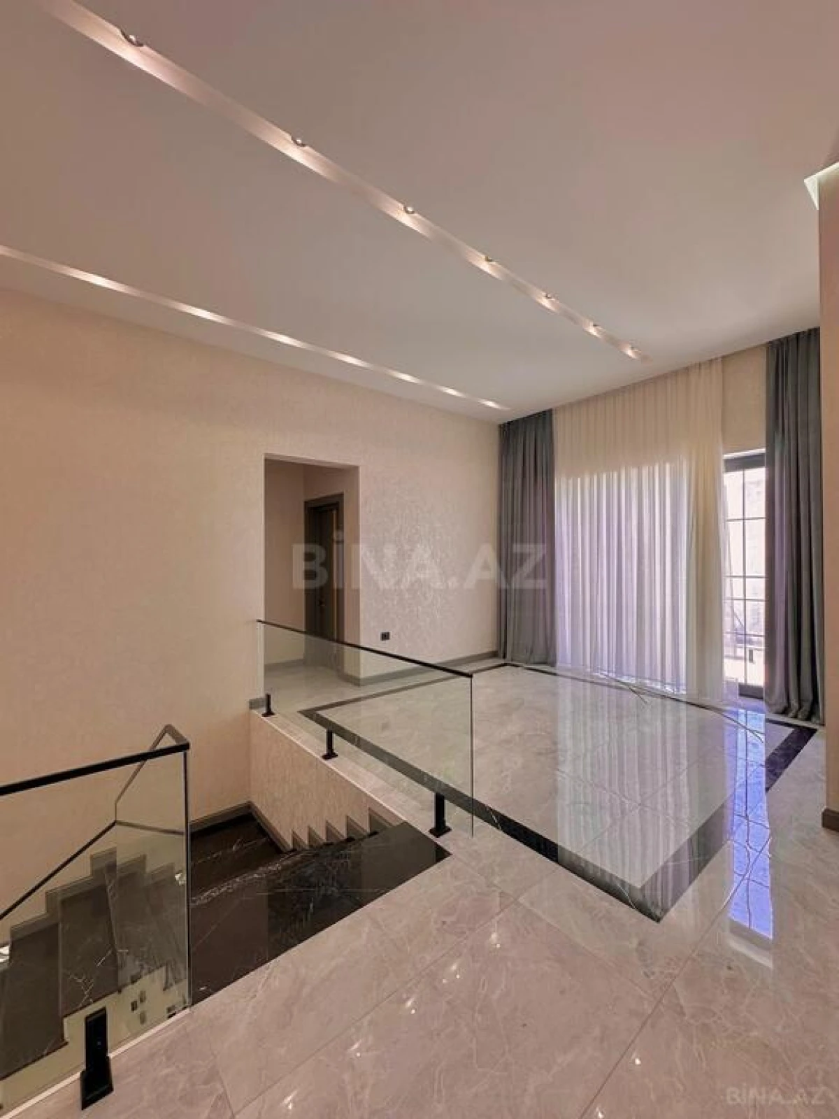 Satılır 6 otaqlı həyət evi 400 m²