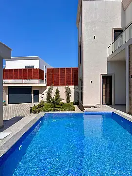 Satılır 6 otaqlı həyət evi 400 m²