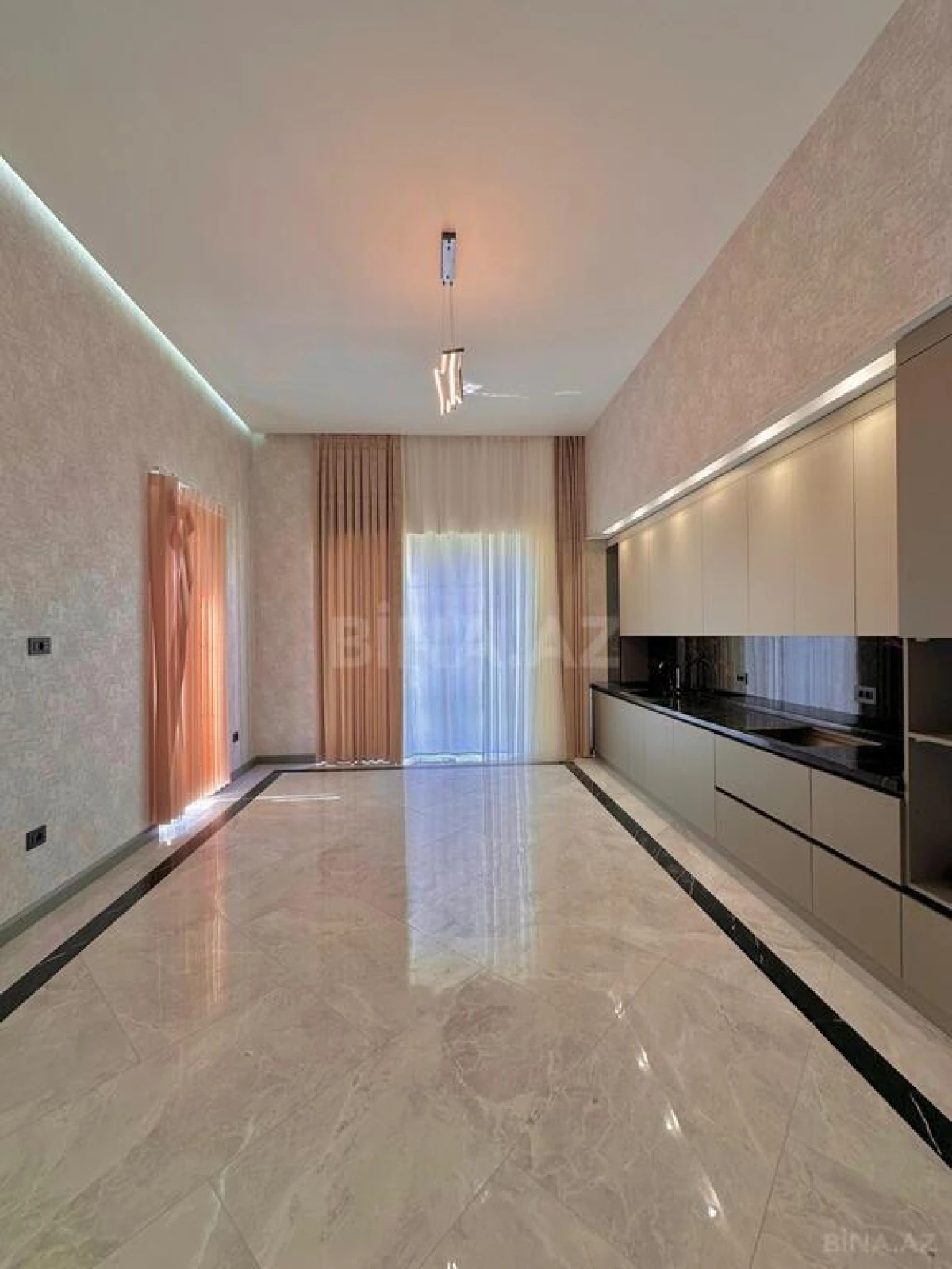 Satılır 6 otaqlı həyət evi 400 m²