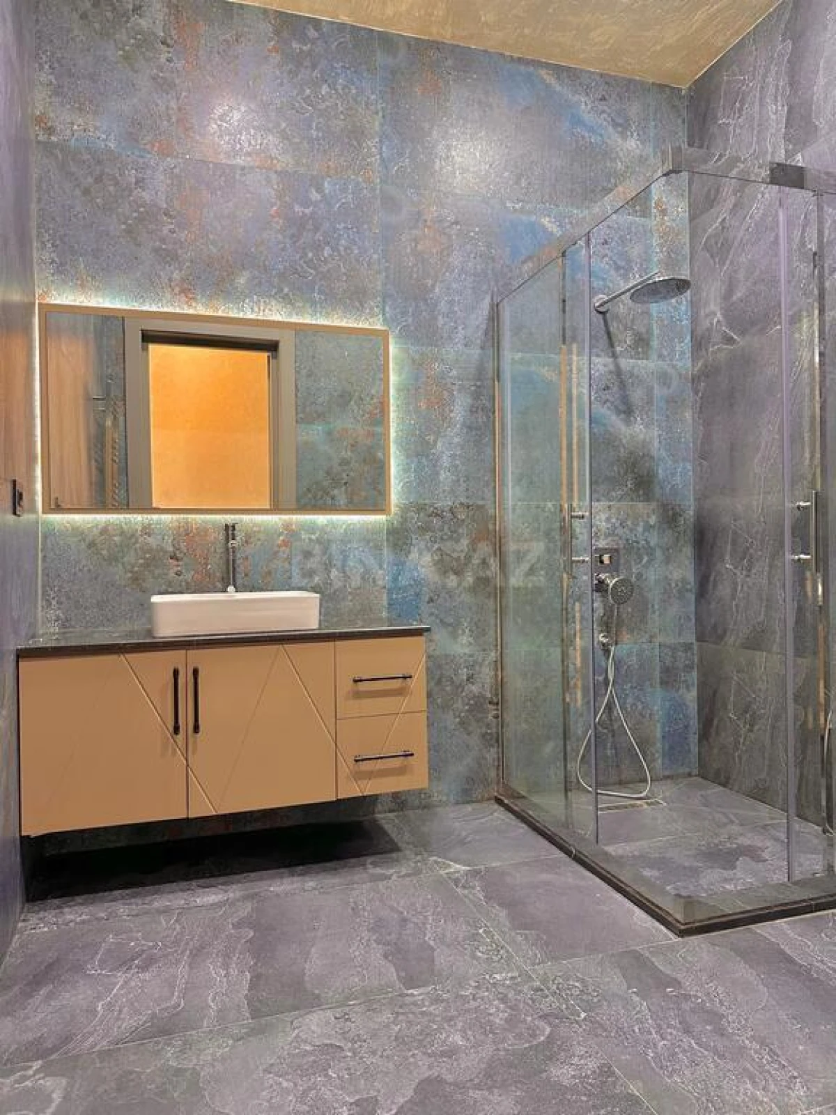 Satılır 6 otaqlı həyət evi 400 m²