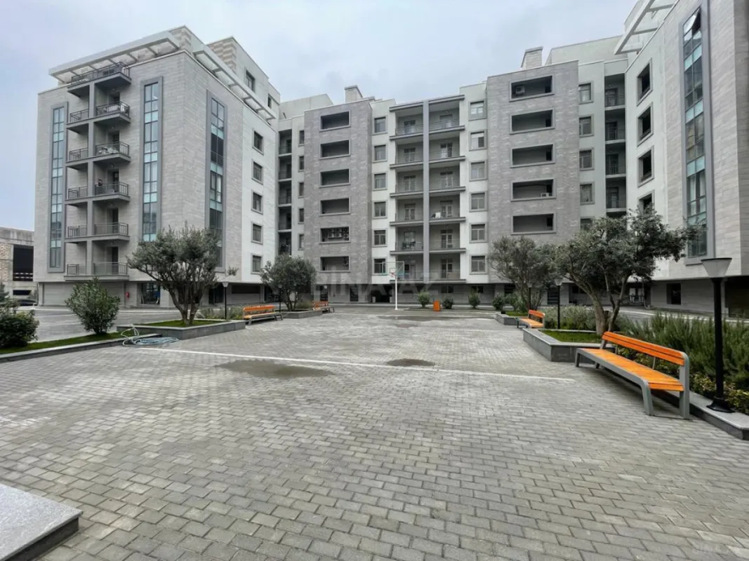 Satılır 4 otaqlı mənzil 200 m²