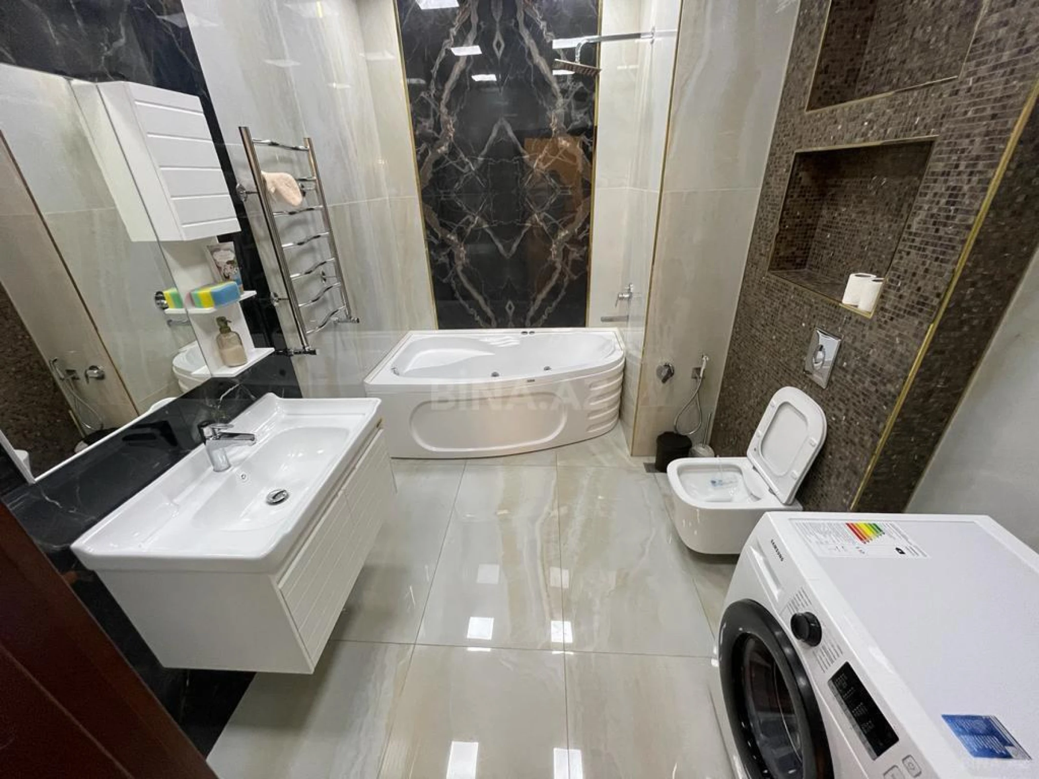 Satılır 4 otaqlı mənzil 200 m²