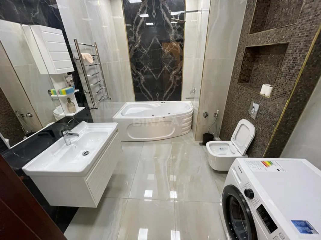 Satılır 4 otaqlı mənzil 200 m²