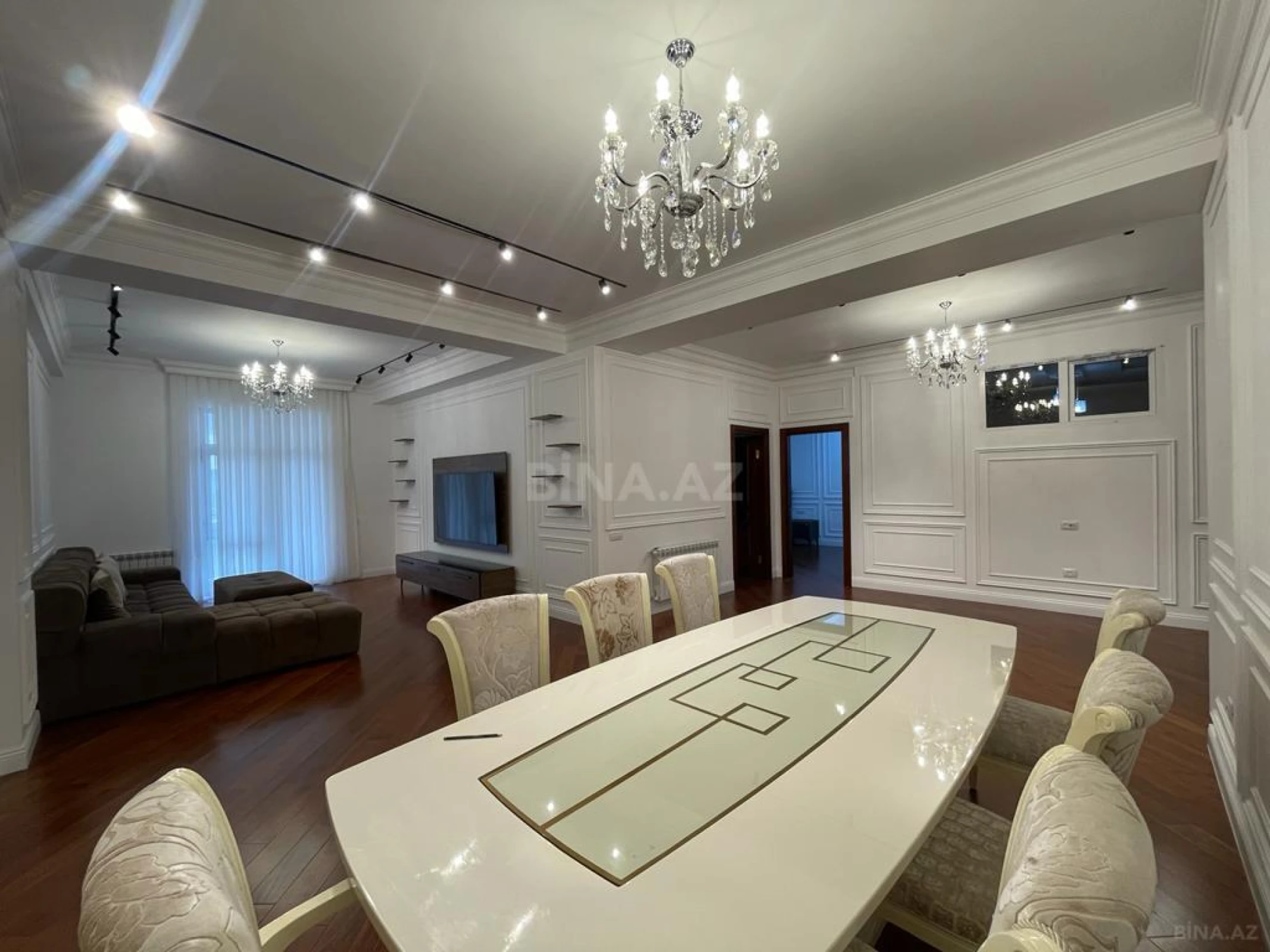 Satılır 4 otaqlı mənzil 200 m²