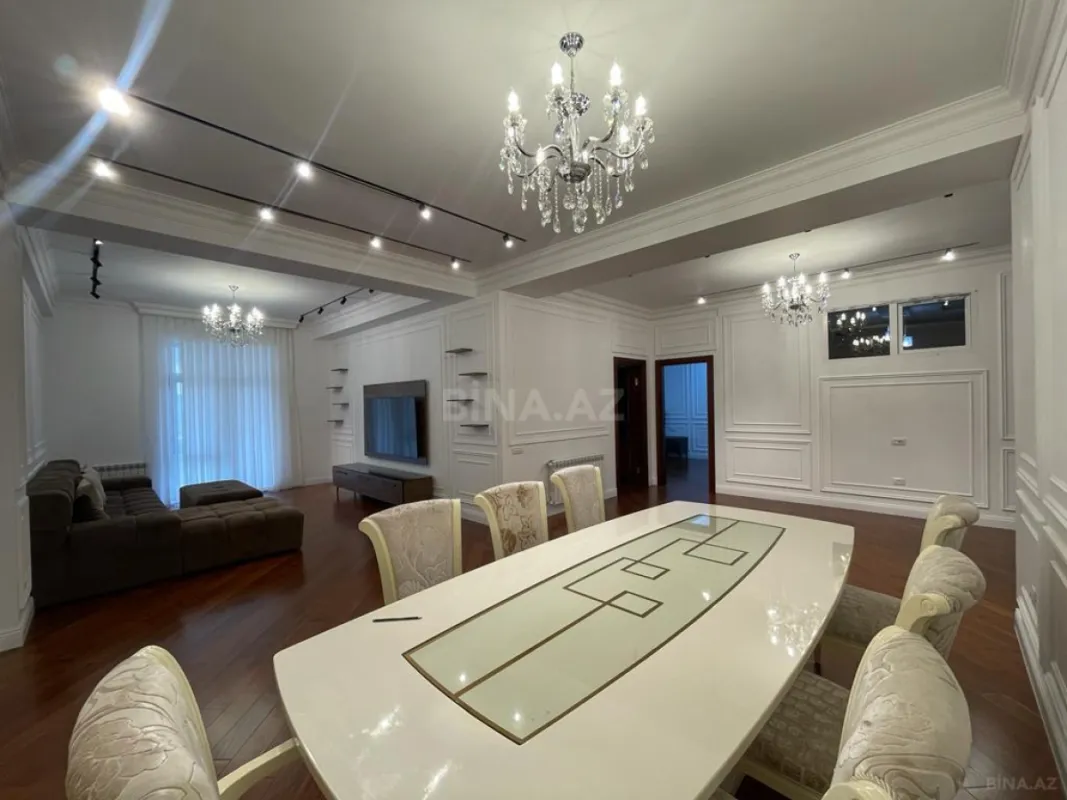 Satılır 4 otaqlı mənzil 200 m²
