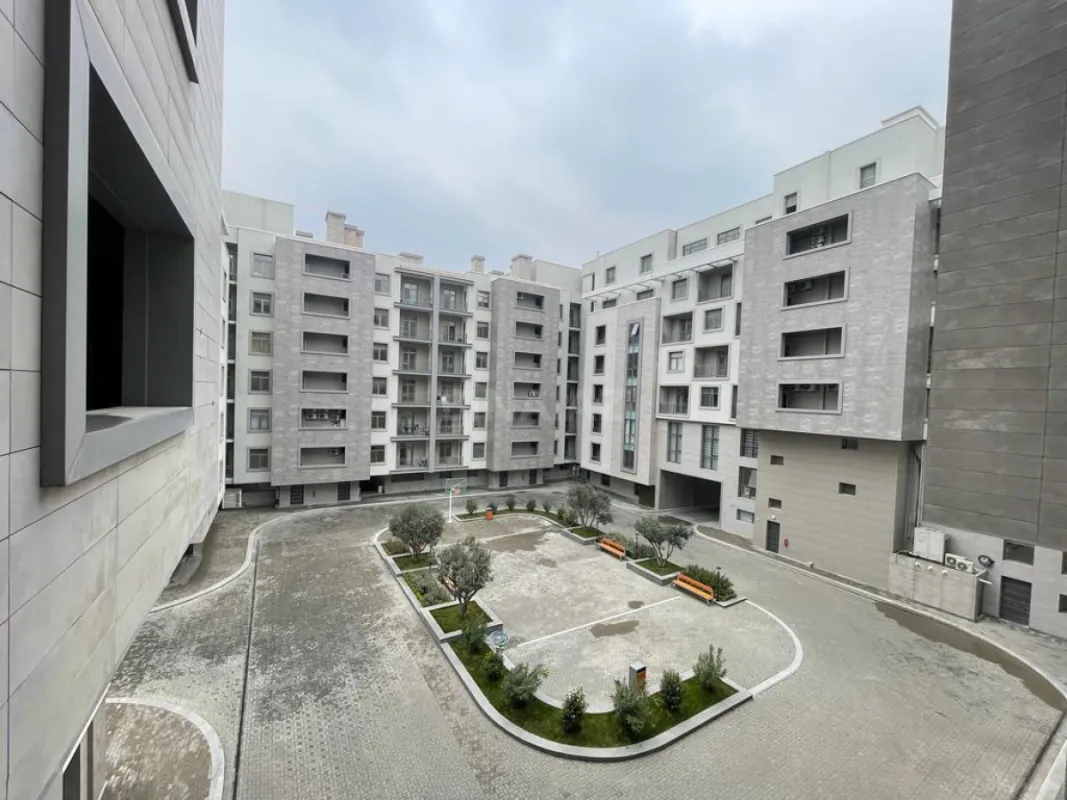 Satılır 4 otaqlı mənzil 200 m²