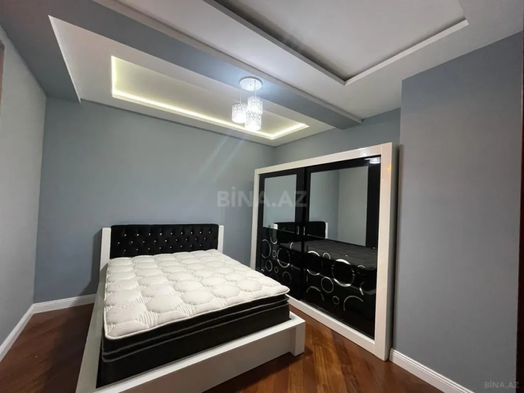 Satılır 4 otaqlı mənzil 200 m²
