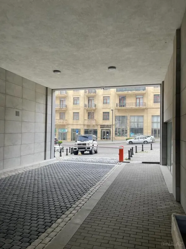 Satılır 4 otaqlı mənzil 200 m²