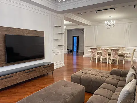 Satılır 4 otaqlı mənzil 200 m²