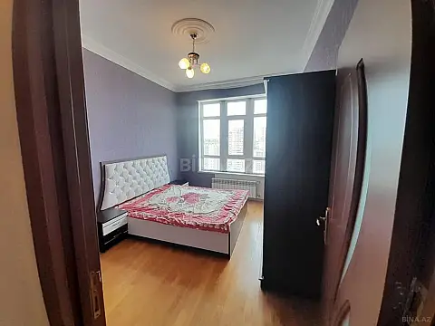 Satılır 3 otaqlı mənzil 130 m²