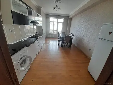 Satılır 3 otaqlı mənzil 130 m²