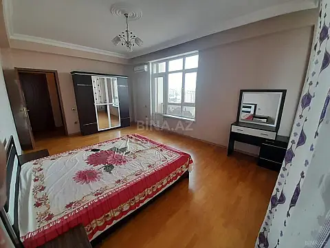 Satılır 3 otaqlı mənzil 130 m²