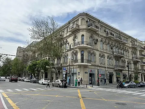 Satılır 5 otaqlı mənzil 240 m² — Bakı, Sahil qəs. 5 otaq 240.00 m²