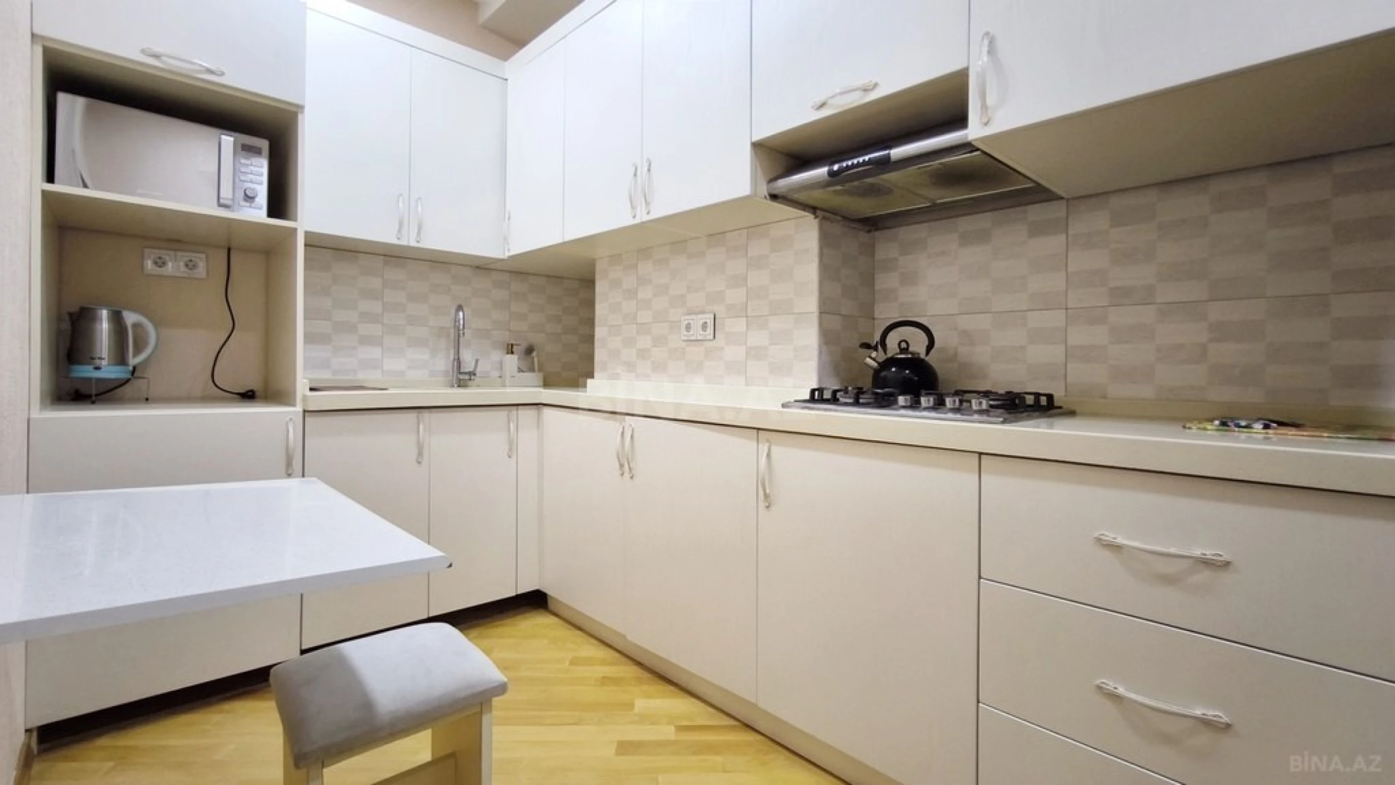 Kirayə verilir 2 otaqlı mənzil 70 m²