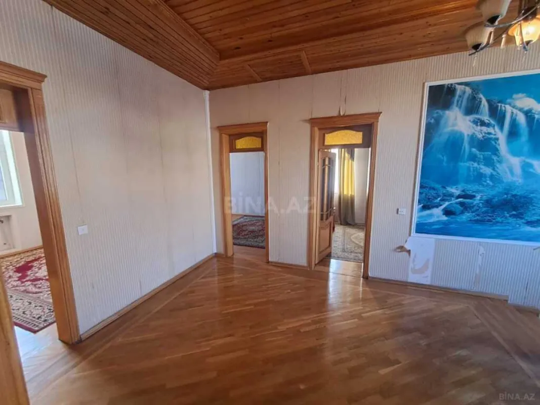 Satılır 7 otaqlı həyət evi 488 m²