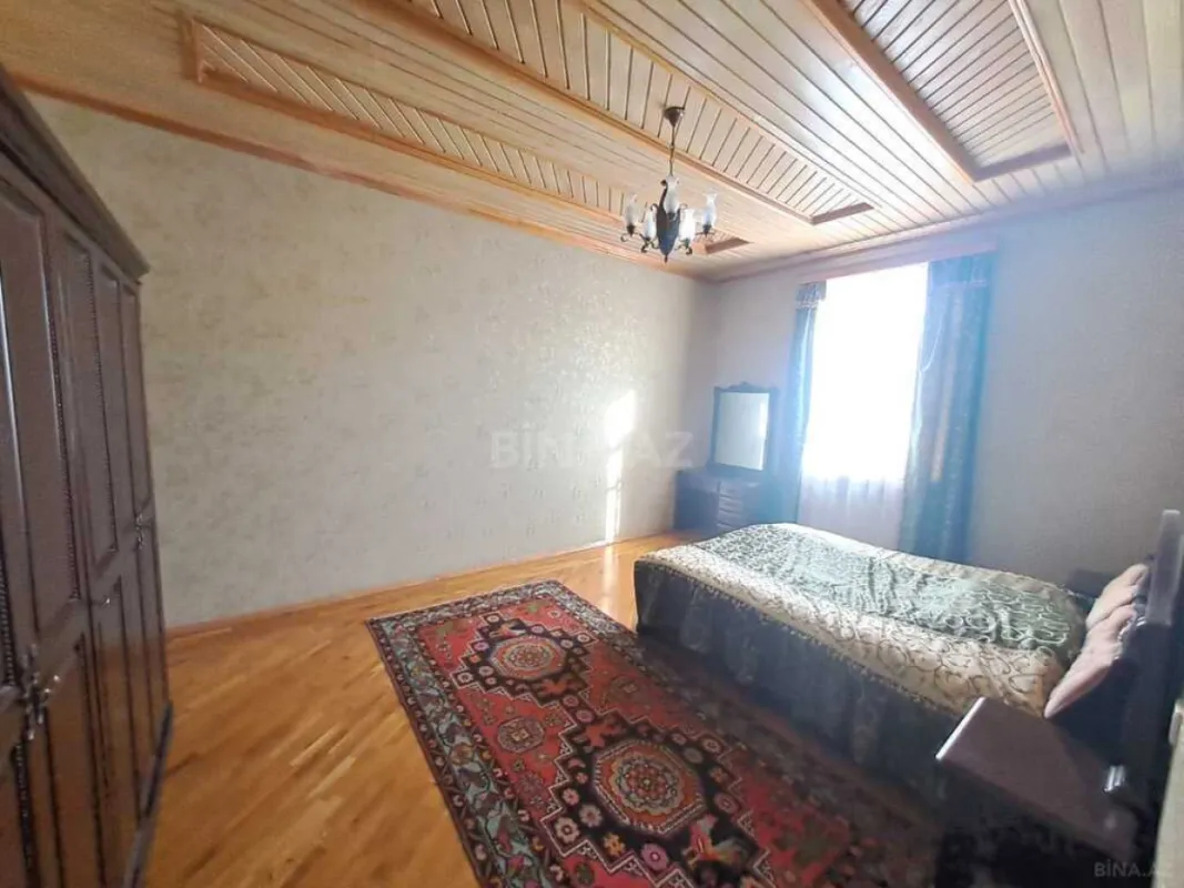 Satılır 7 otaqlı həyət evi 488 m²