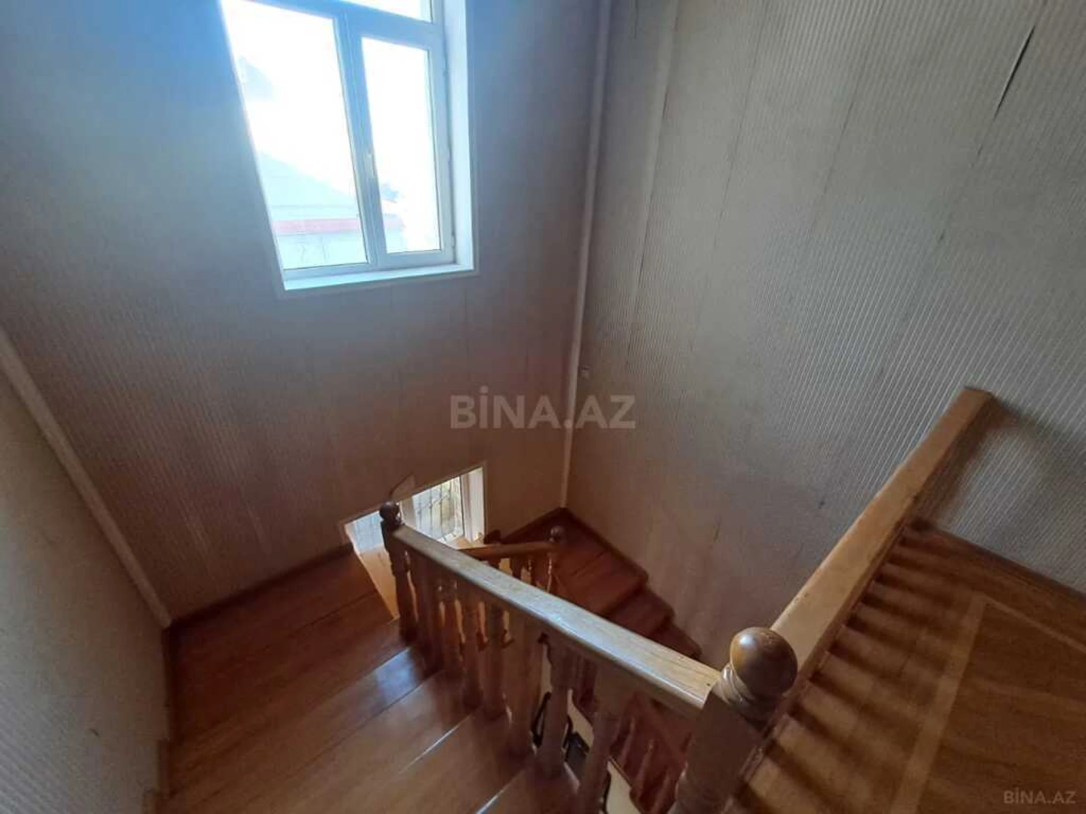 Satılır 7 otaqlı həyət evi 488 m²