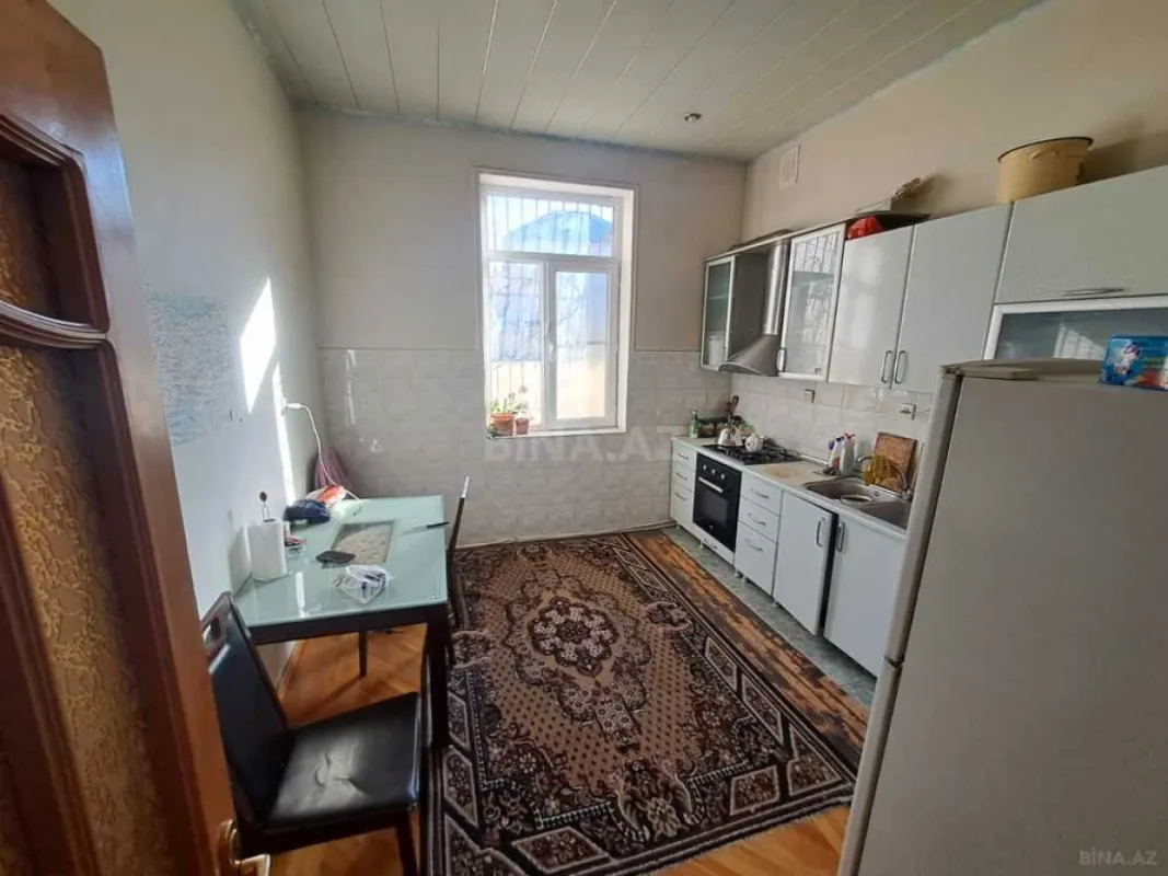 Satılır 7 otaqlı həyət evi 488 m²