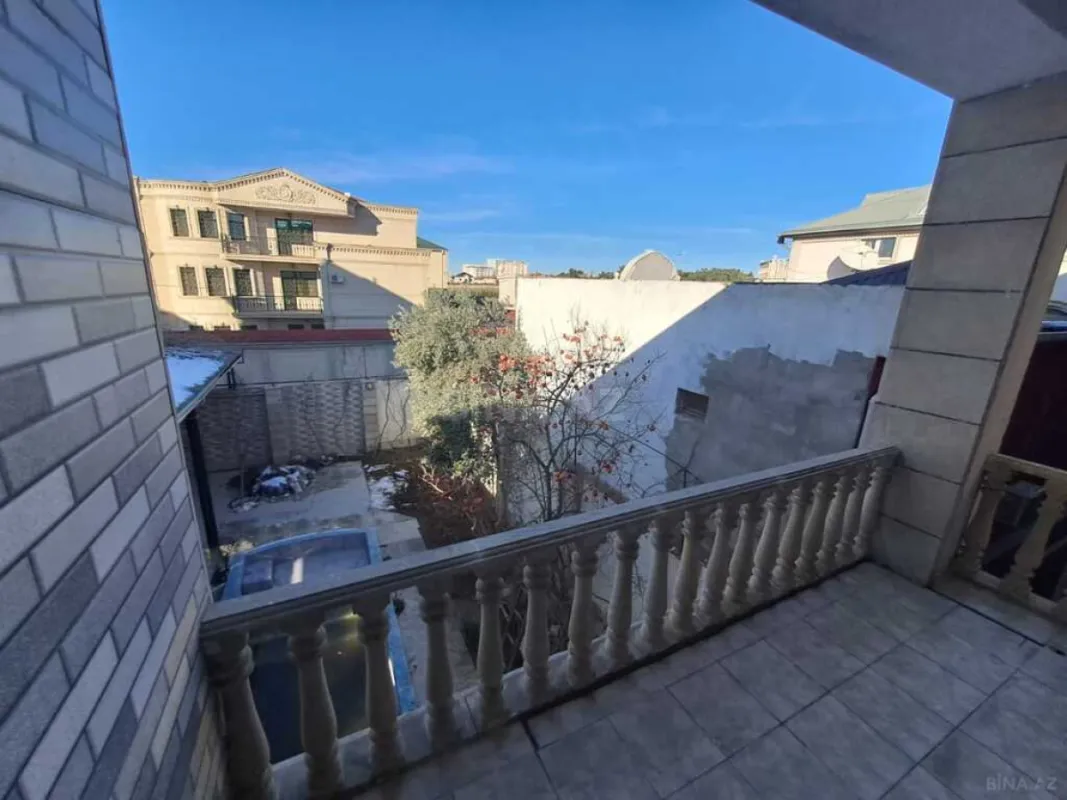 Satılır 7 otaqlı həyət evi 488 m²