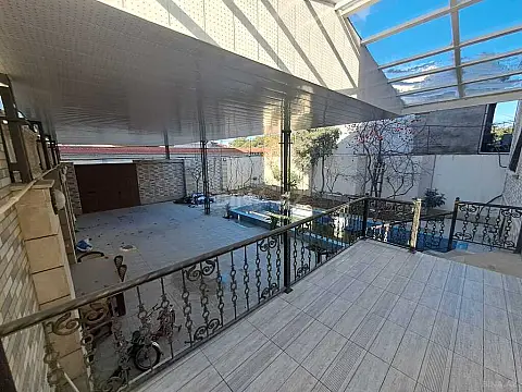 Satılır 7 otaqlı həyət evi 488 m²