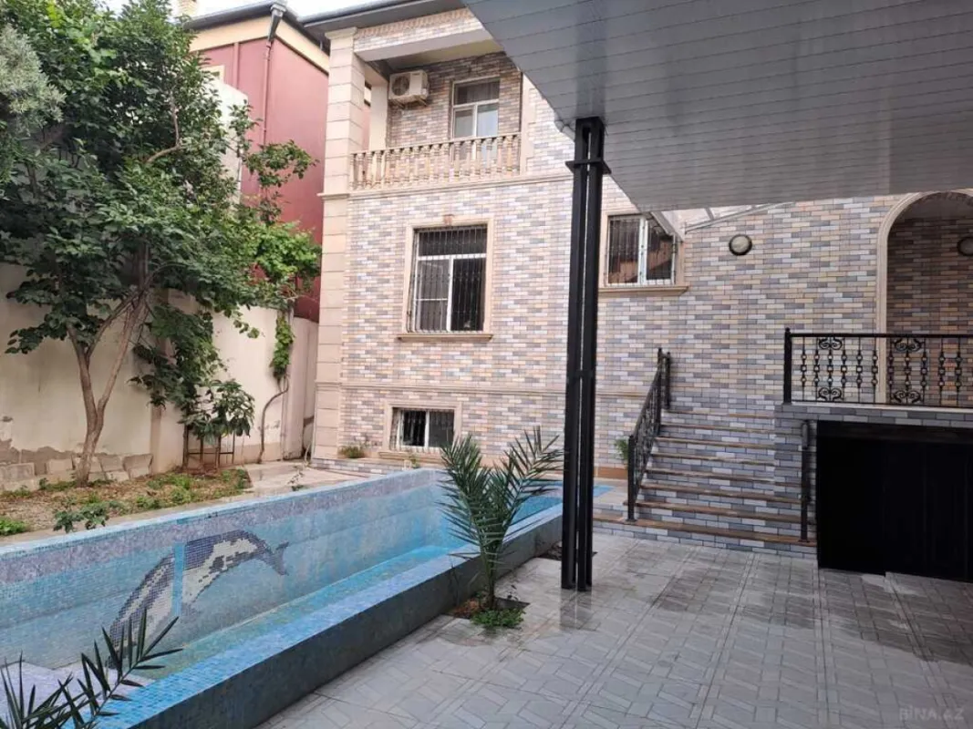 Satılır 7 otaqlı həyət evi 488 m²
