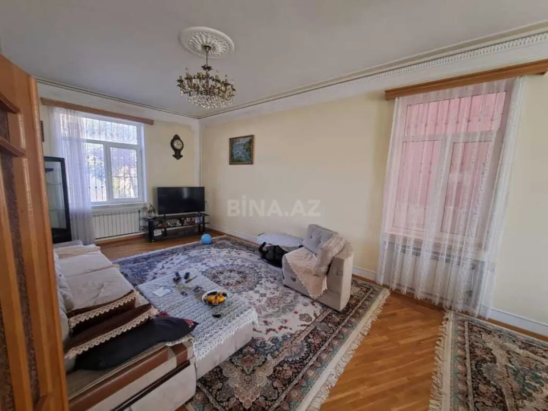 Satılır 7 otaqlı həyət evi 488 m²