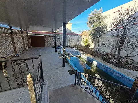 Satılır 7 otaqlı həyət evi 488 m²