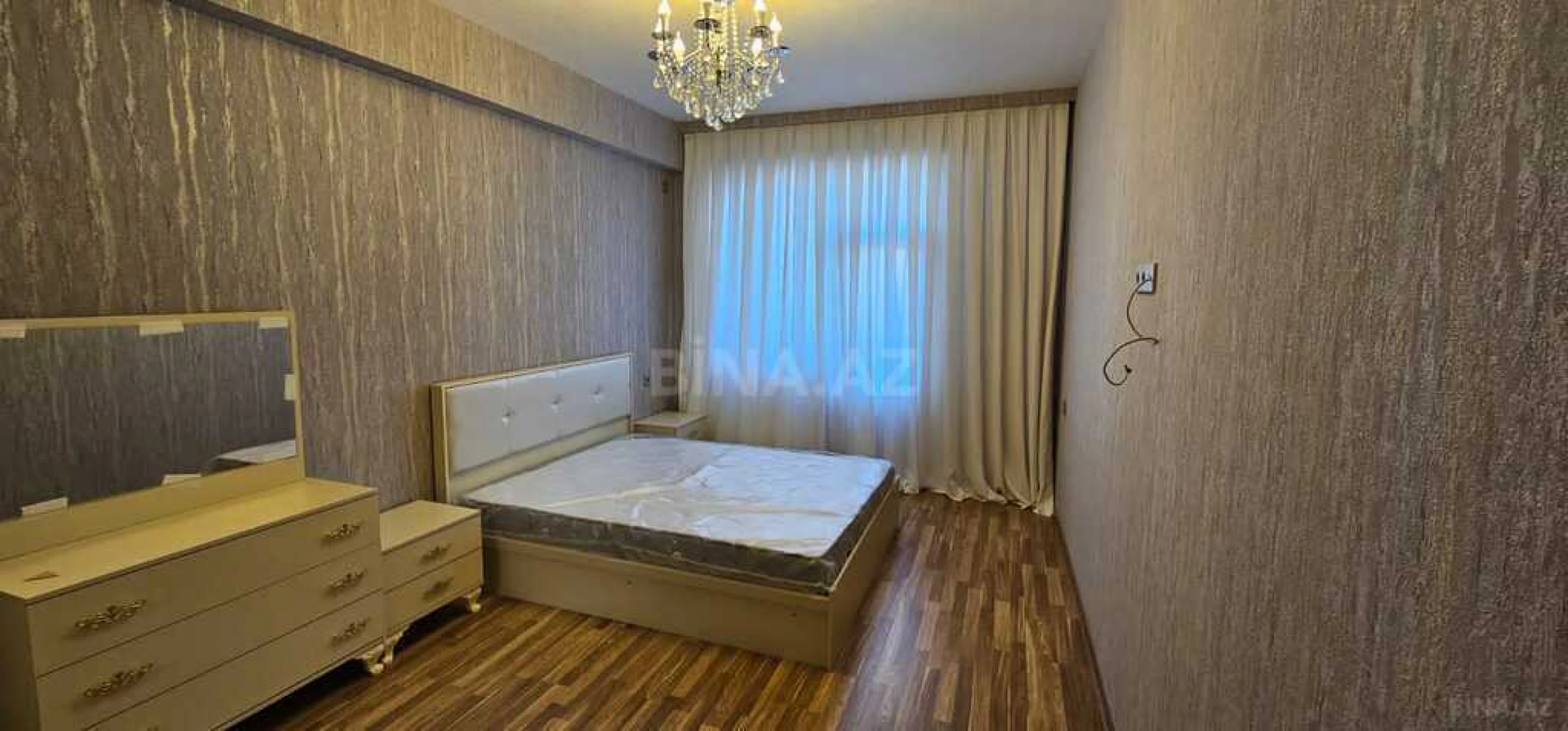 Satılır 3 otaqlı mənzil 110 m²