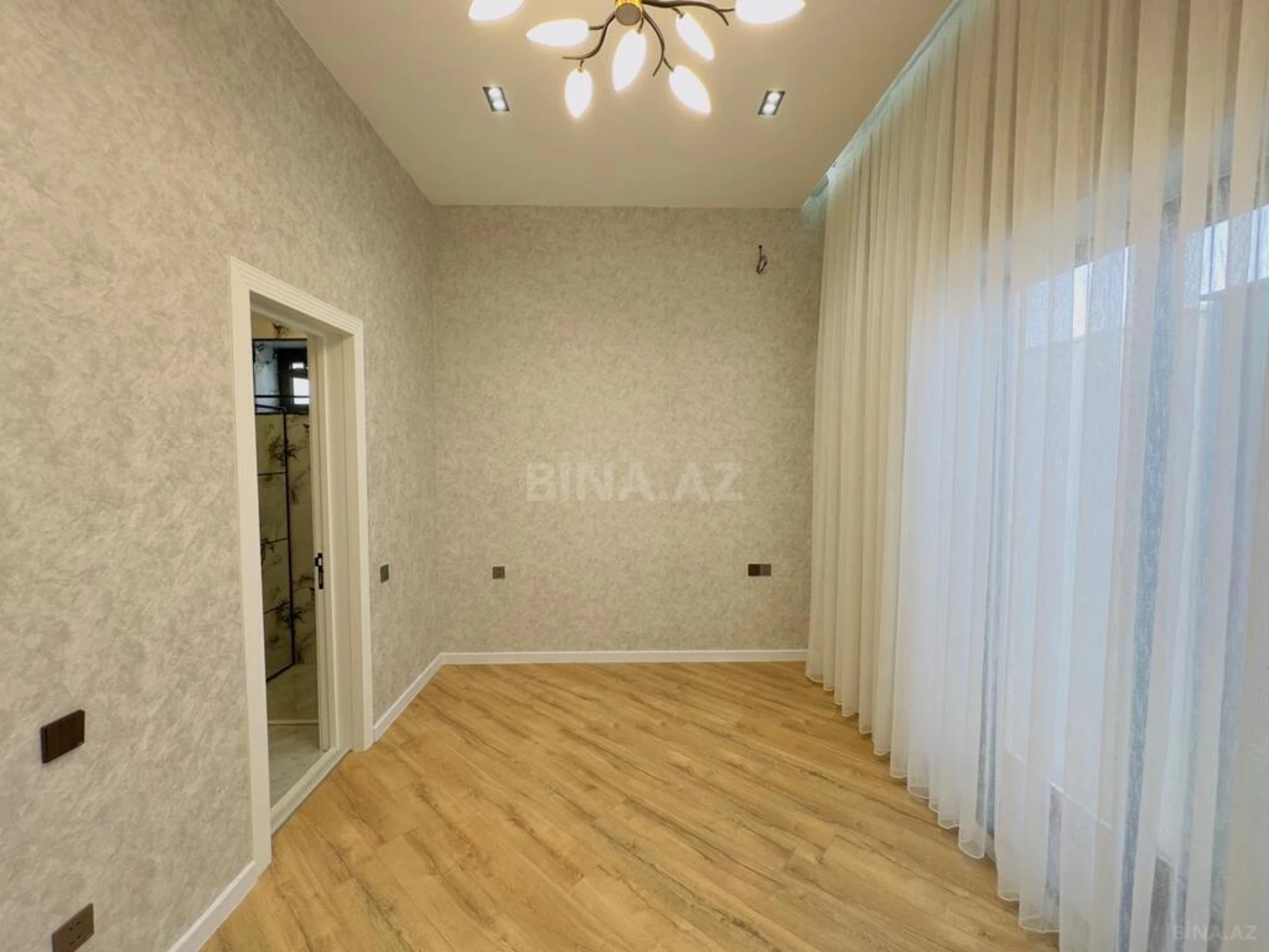 Satılır 4 otaqlı həyət evi 142 m²