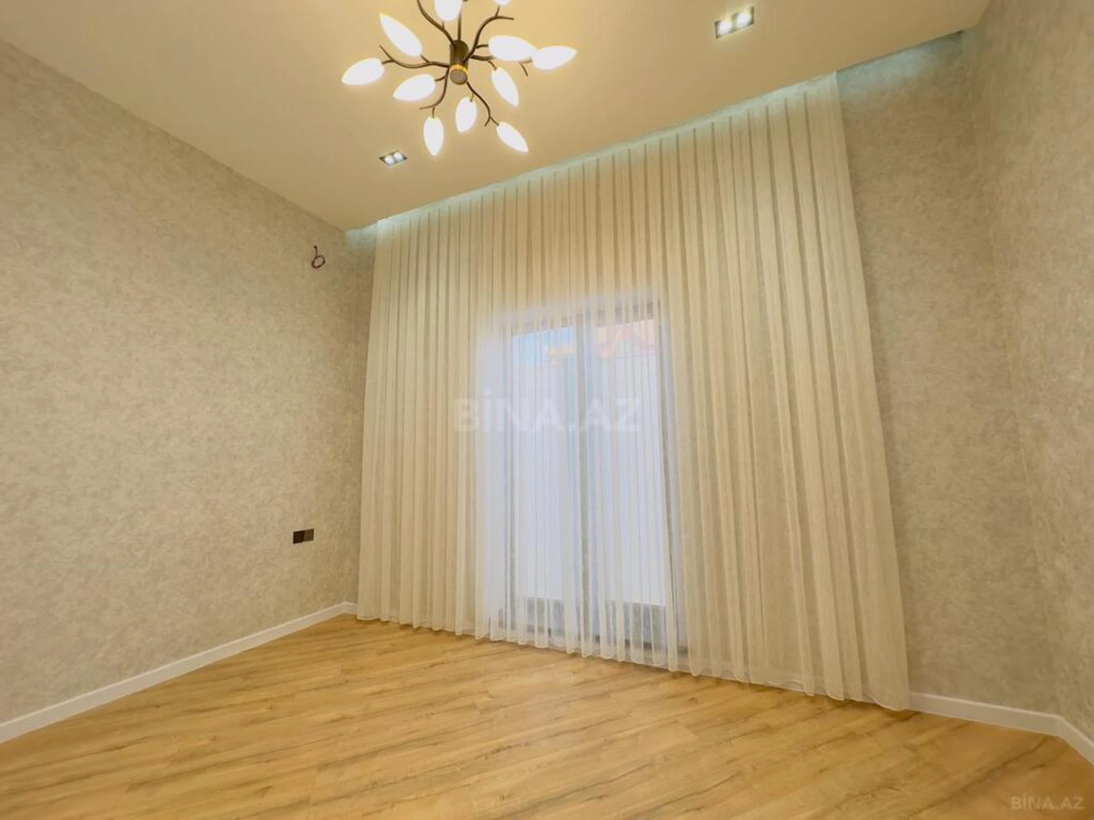 Satılır 4 otaqlı həyət evi 142 m²