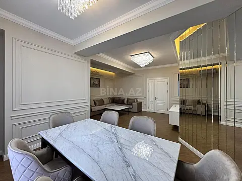 Satılır 4 otaqlı mənzil 205 m²