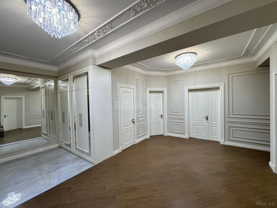 Satılır 4 otaqlı mənzil 205 m²