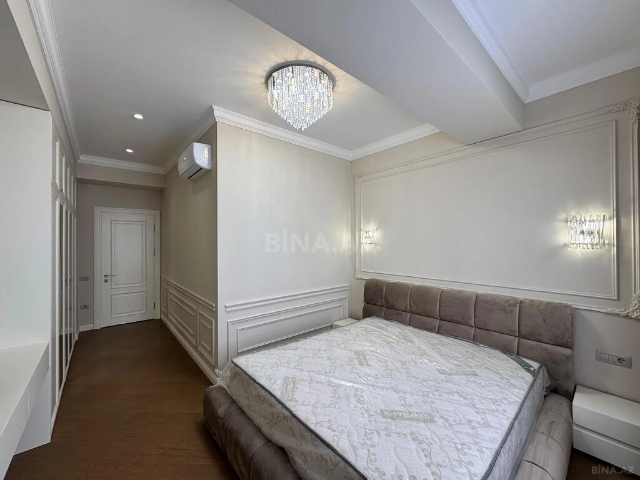 Satılır 4 otaqlı mənzil 205 m²