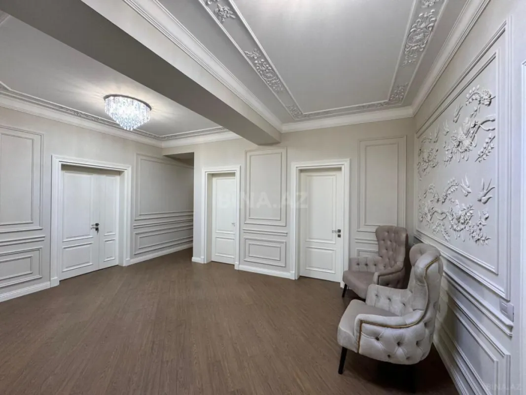 Satılır 4 otaqlı mənzil 205 m²