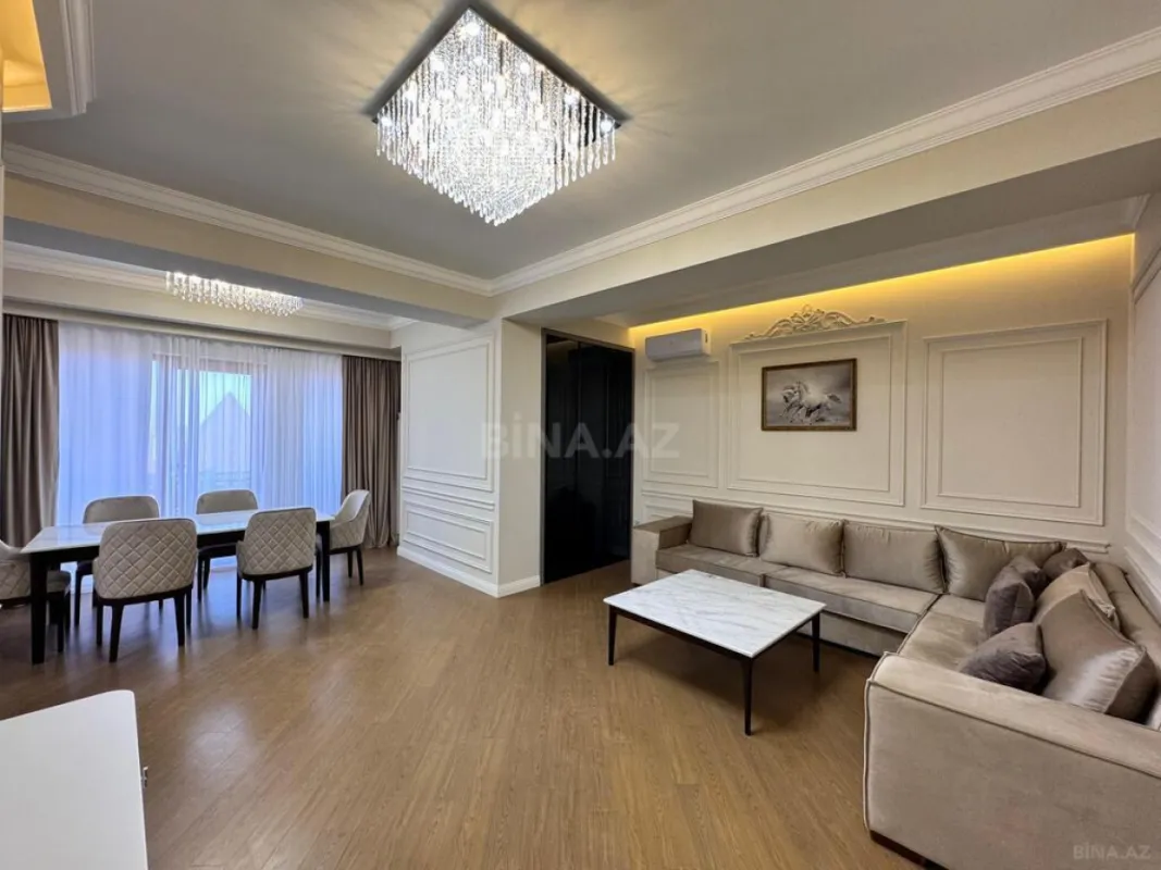 Satılır 4 otaqlı mənzil 205 m²