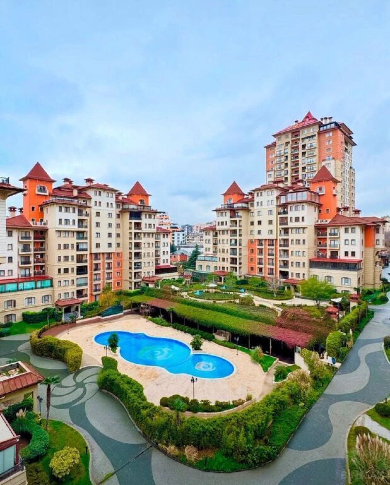 Satılır 4 otaqlı mənzil 205 m²